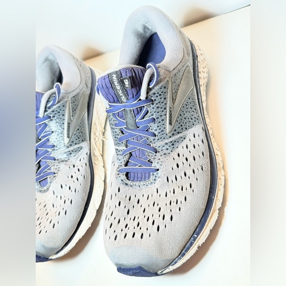 Brooks Glycerin 16 running shoes in a grey and navy colorway Sz 11.5 main image 8